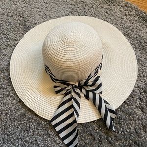 ☀️Wide brimmed sun hat.☀️